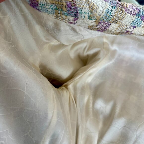 CHANEL White, Purple and Blue Tweed Jacket, 2005 RARE Excellent - Picture 13 of 15